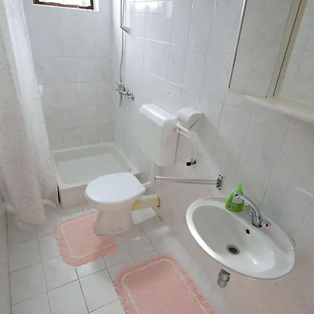 Апартаменты With A Parking Space Njivice, Krk - 21859 *