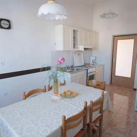 Апартаменты With A Parking Space Njivice, Krk - 21859 Нивице